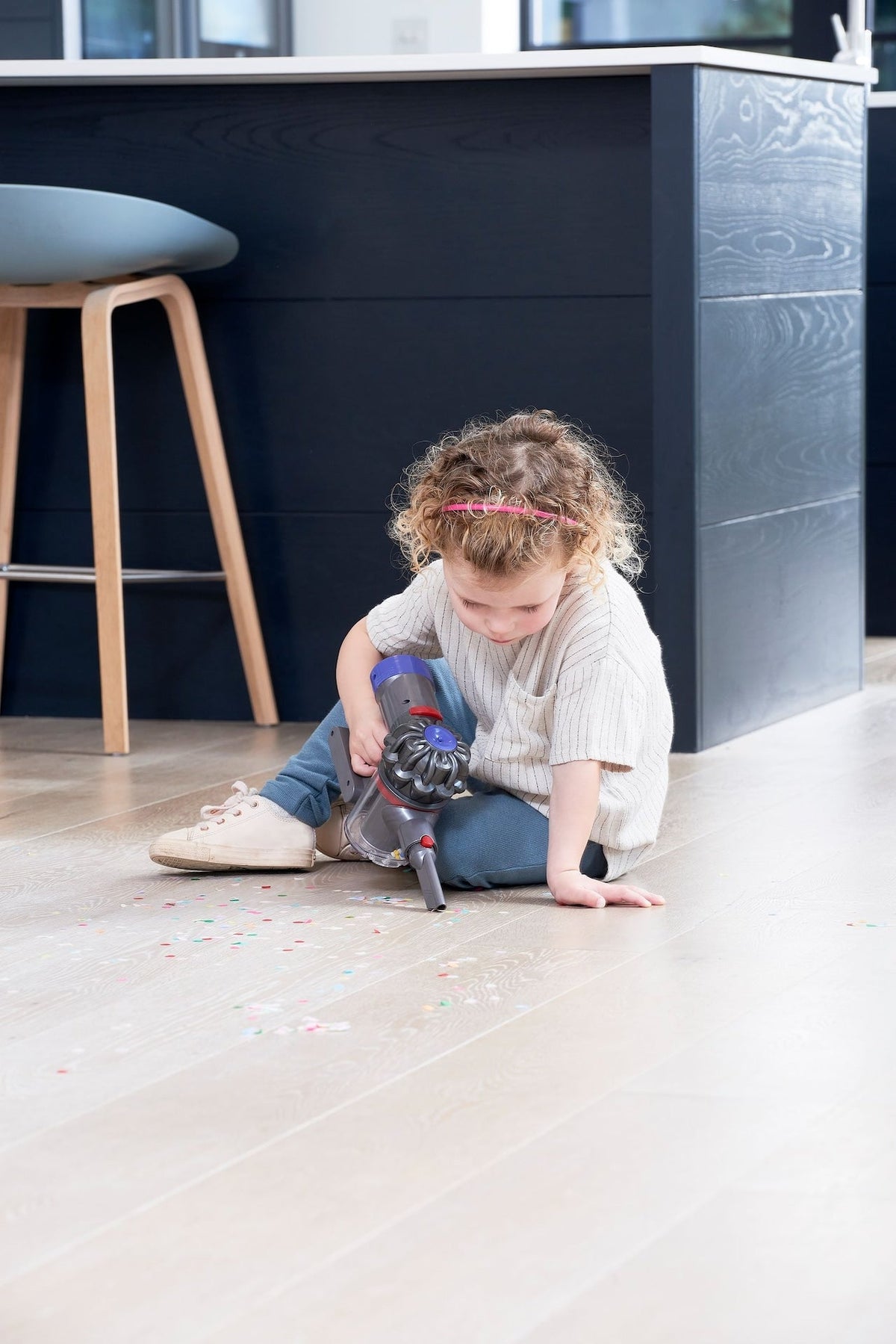 Stick Vacuum Cleaner Interactive Toy, Battery Operated, Ages 3+ R2C4 - product image 6